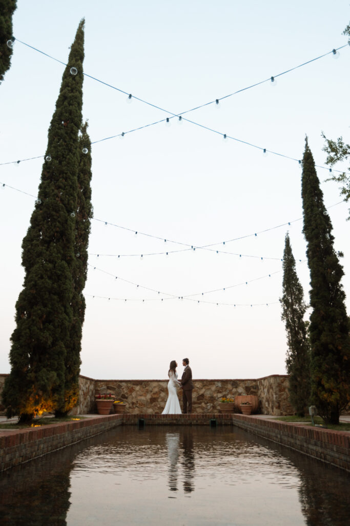 intimate moment of couple in front of the reflection pond in Montverde, Florida photographed by The Deans Photography.