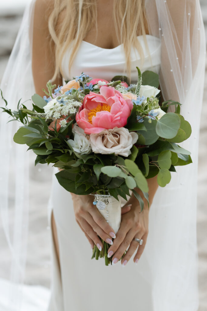 brides bouquet details